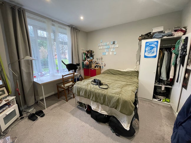 Room in Dumbreck available early January Main Photo