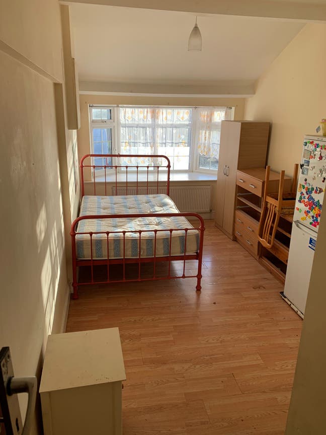 Willesden Sport Center - Single Room En-Suite Main Photo