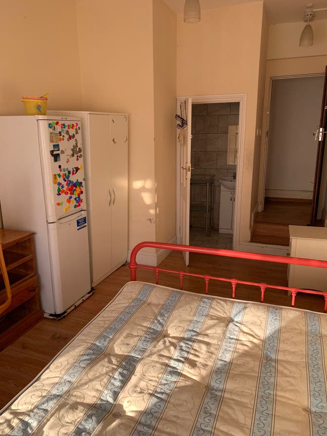 Willesden Sport Center - Single Room En-Suite Main Photo