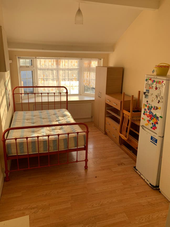 Willesden Sport Center - Single Room En-Suite Main Photo