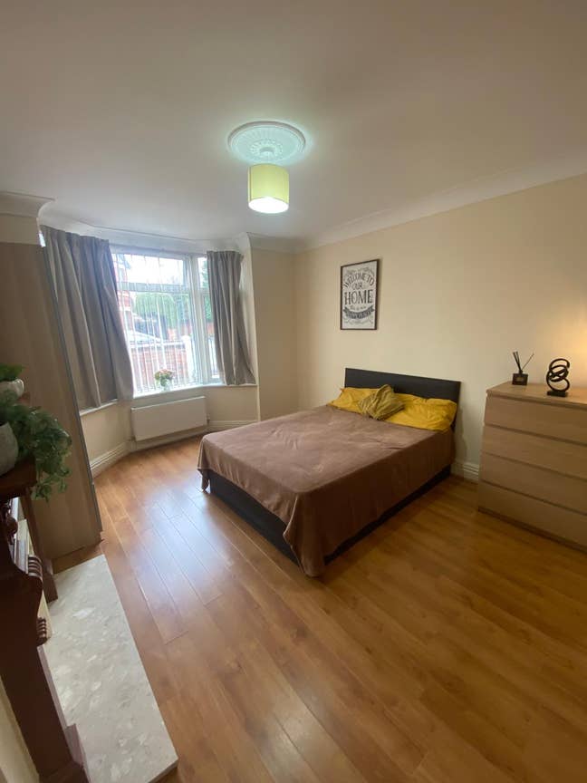 2 Double Ensuite Rooms - Close to Hospital Main Photo