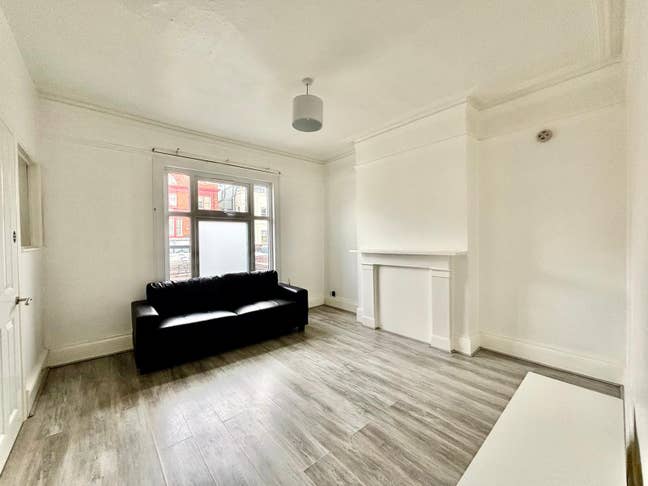 2 Bed Flat 5 Min Walk to West Ealing Main Photo