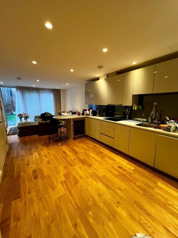 Premium Double En-Suite NOW in Stockwell Main Photo