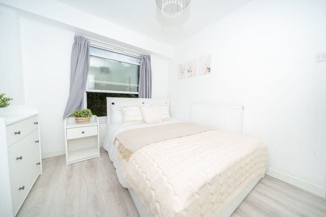 🏡 Bright Double Room Furnished 3-Bed Home – SE4 Main Photo