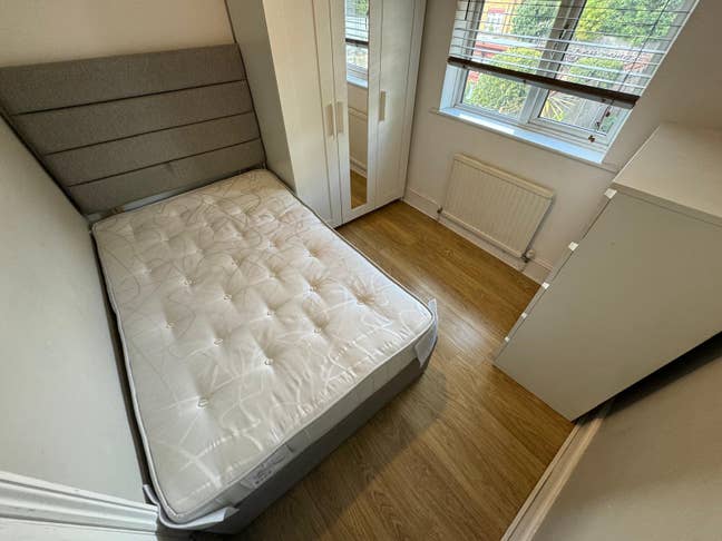 3 Double Rooms | 4Bed House in Custom House Main Photo