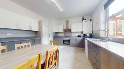 Room Available in a 7 Bed House Share Main Photo