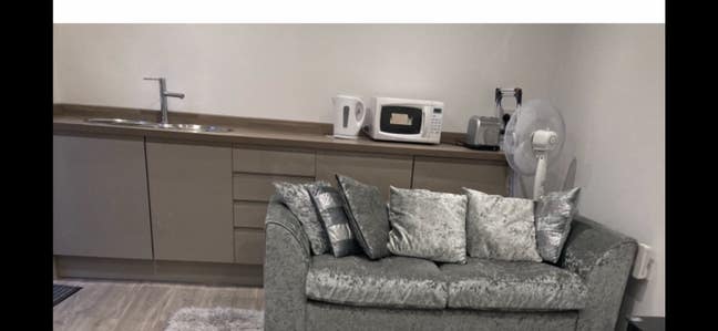 LUXURY Double Studio, 5 mins walkBarking Station  Main Photo