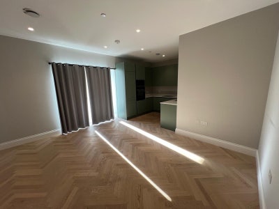 One bed flat mill him  Main Photo