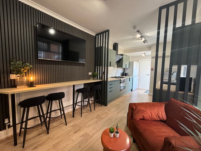 Available Now 2 Stunning Double bedrooms  Main Photo