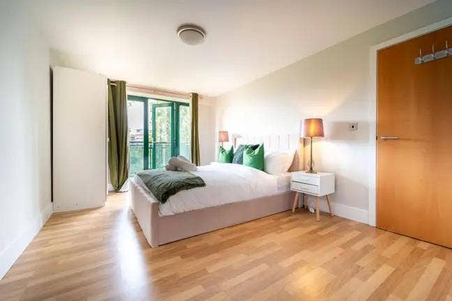 Double room short term let Main Photo