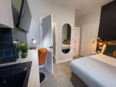 Available Now Stunning Studio Main Photo