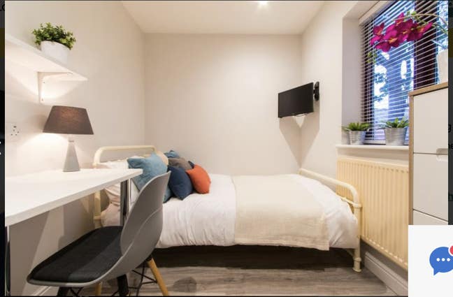 3 bed uni student flat . hyde park.  Main Photo