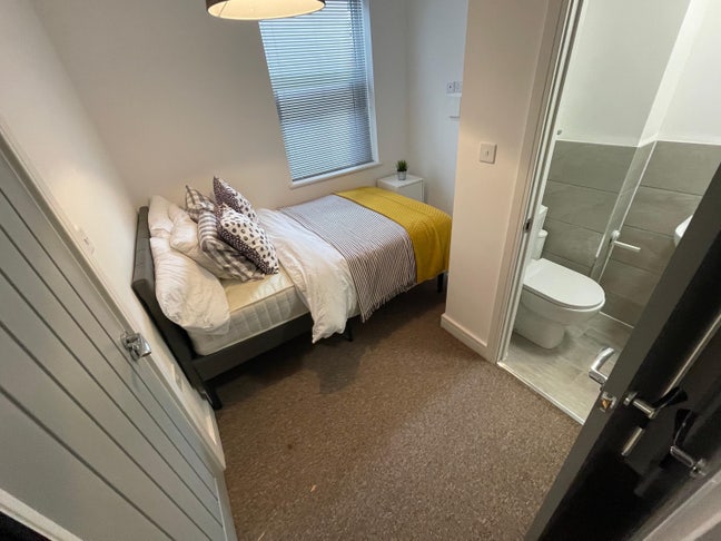 1 x CV1 Double En-Suite - Monks Road Main Photo