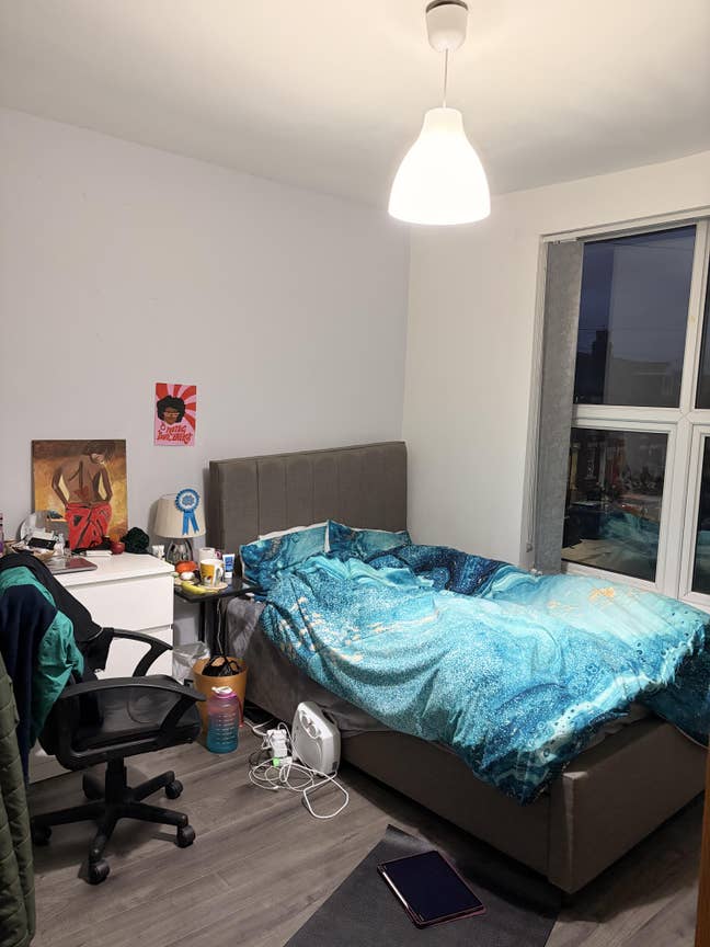 1 big room with wardrobe room- Communal Household Main Photo