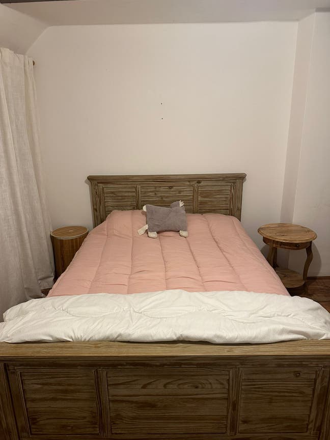 Room for Rent in prime location Main Photo