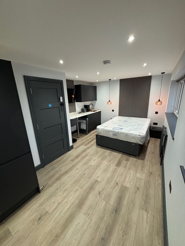 Luxury All En Suite Professional HMO Main Photo