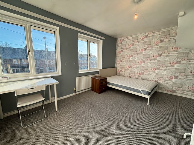 Low Deposit Available ! -Large Doubles in B26  Main Photo