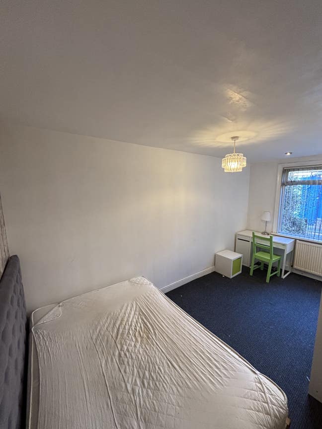 Lovely and specious room with en-suite bathroom.  Main Photo