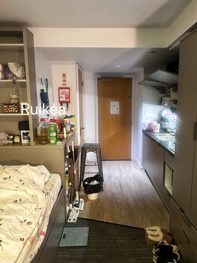 Glasgow West Village studio for subletting Main Photo