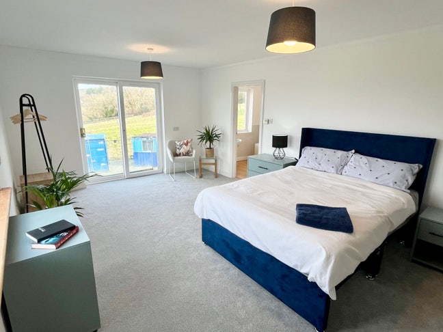 Separate Annex - 2 Bedrooms Available  Main Photo