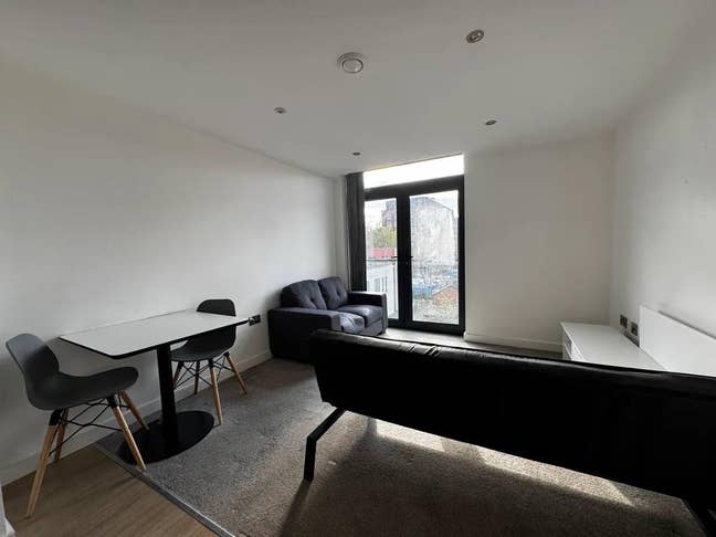 Room Available now  Main Photo