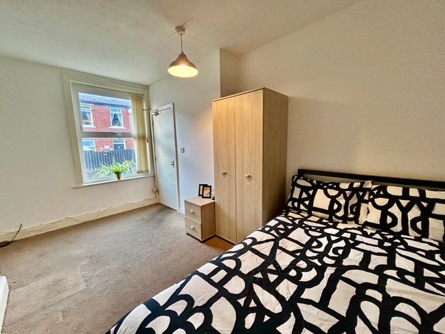 Two Rooms Available in Quiet Location  Main Photo