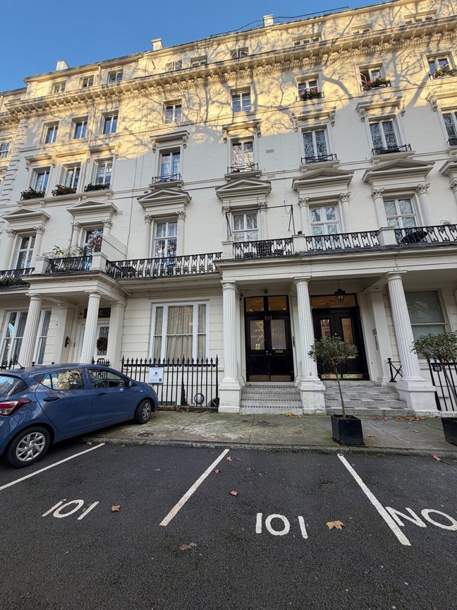 Stunning High-Ceiling Studio, Prime W2 Location Main Photo