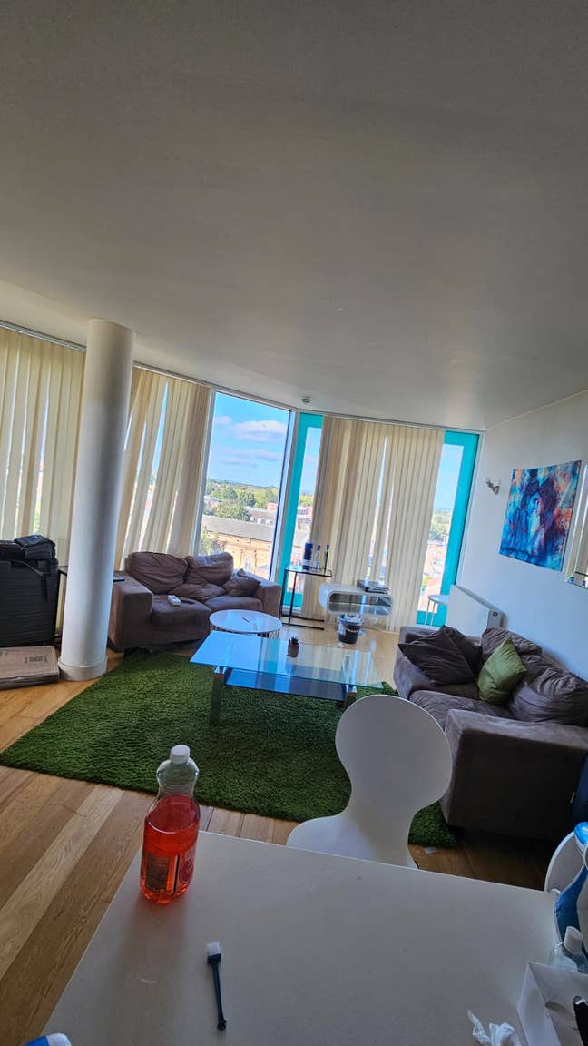 Spacious Flat Available – Looking for Flatmate Main Photo