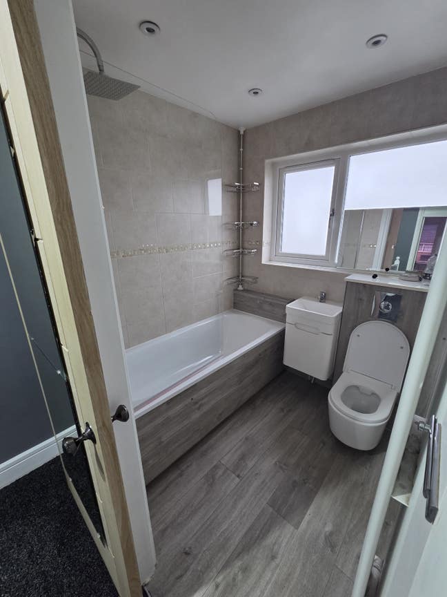 Stunning 3 / 4 Bed for Rent Main Photo