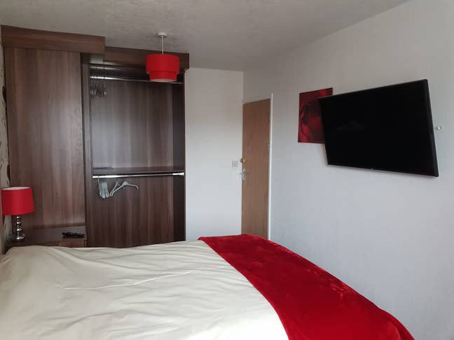 Bright, Comfortable Room in Clean,Quiet 3-Bed Home Main Photo