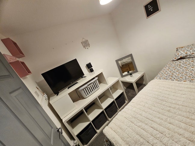 Small room in spacious well kept house  Main Photo