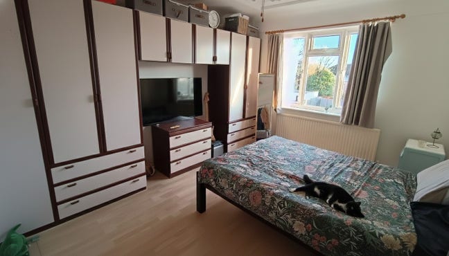 Furnished Double Room available- open for Couples! Main Photo