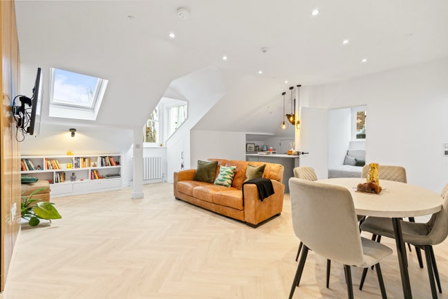 Luxury 1 bed in prime location (inc. bills) Main Photo