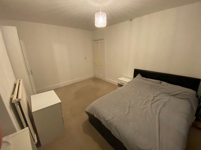 Spacious Double Room Available to Rent in Hertford Main Photo