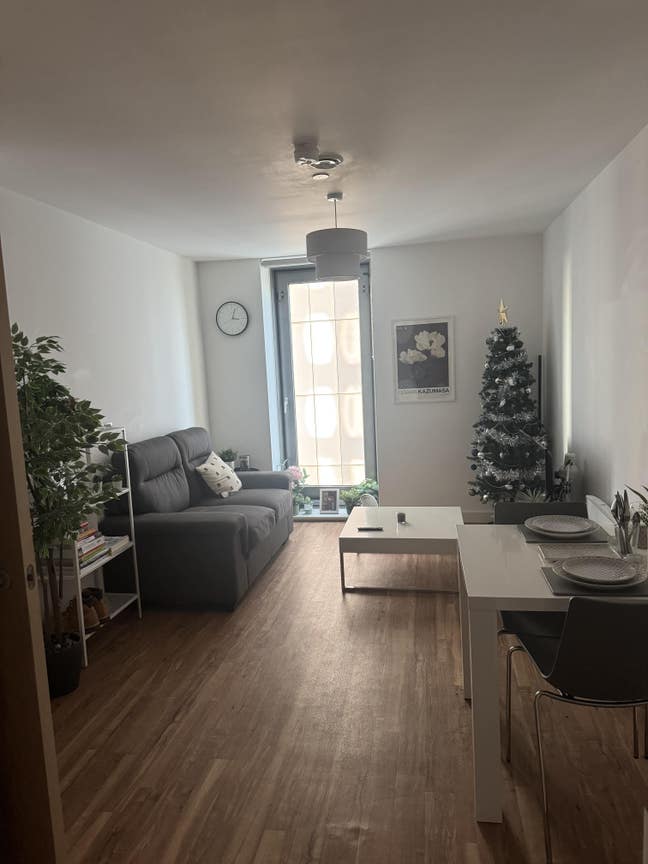 1-Bed Apartment Available for Tenancy Takeover Main Photo