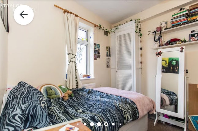 Spare Room in a 4 Bed House  Main Photo