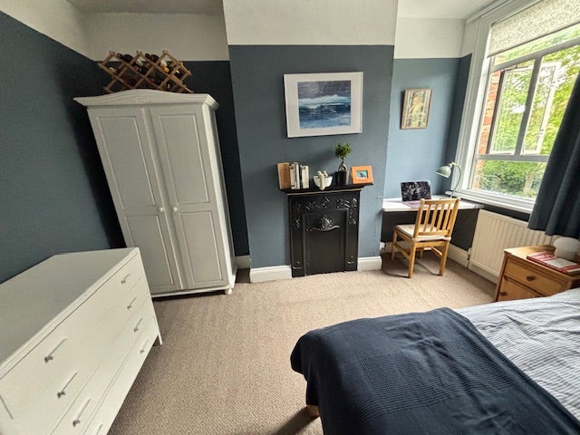 A Spacious Double room, good location, near tube Main Photo