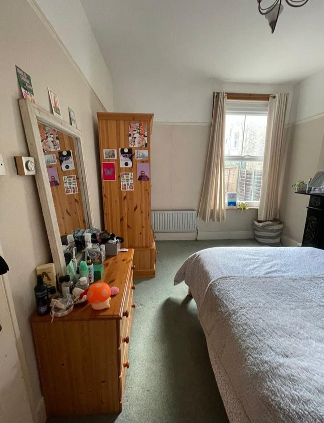 Spacious Garden room near Clapham South Station  Main Photo