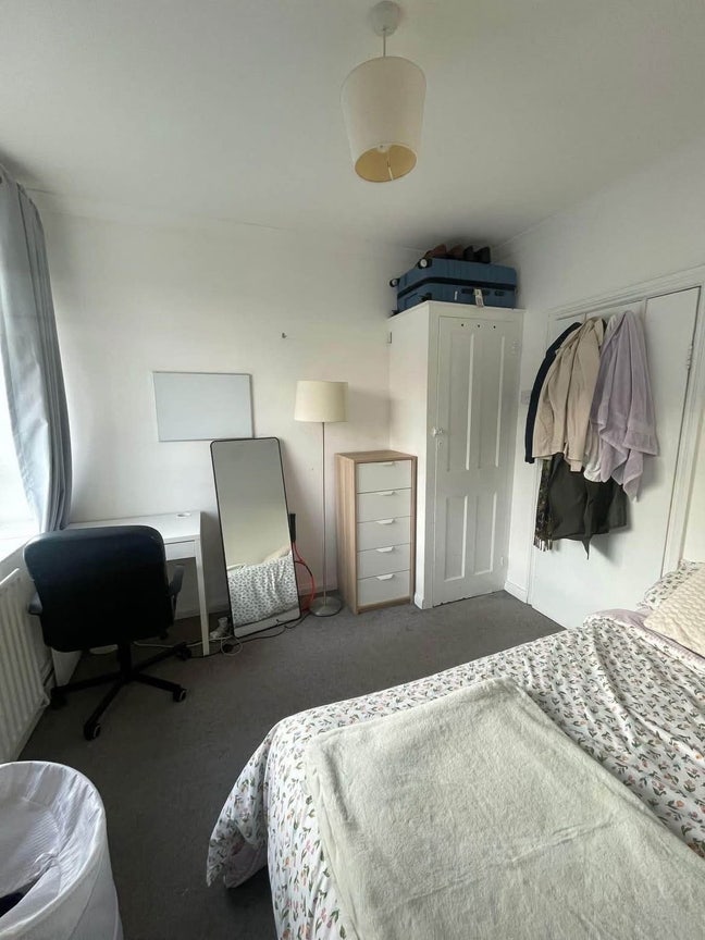 Double room in White City - Available Jan Main Photo