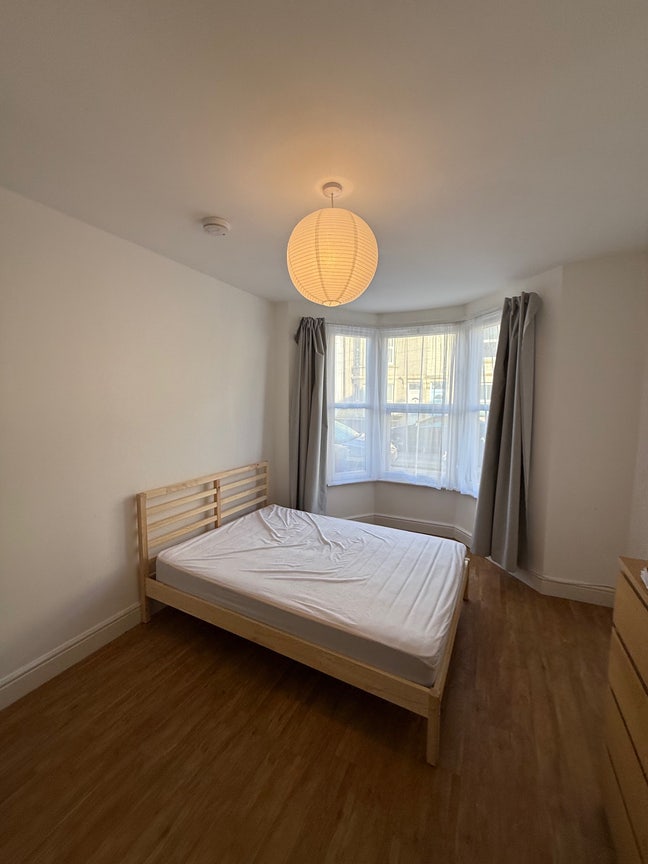 Big room all bills inc no deposit  Main Photo