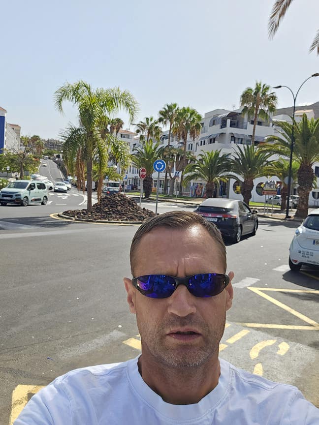 Professional Male seeks a single or double room Main Photo