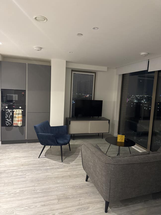 Room in Luxury Apartment – Great Views & Amenities Main Photo