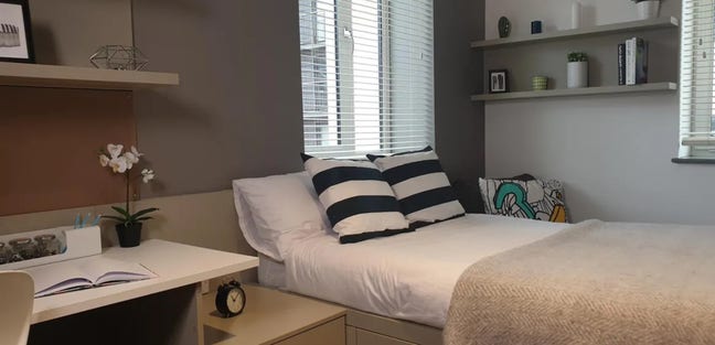 Fully Equipped Studio with Bills Included Main Photo