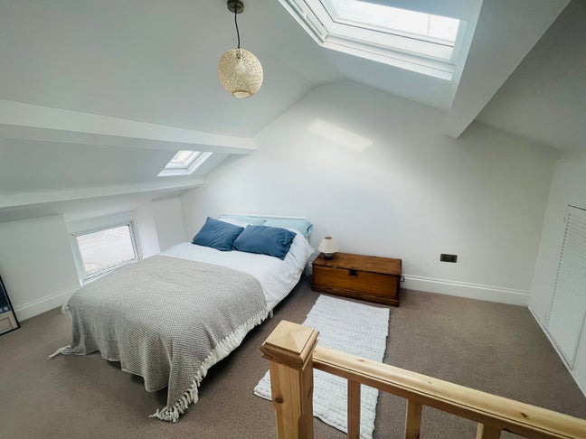 Lovely, quaint and newly renovated townhouse Main Photo