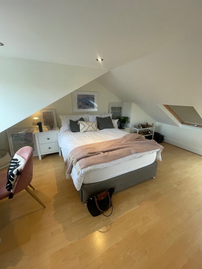 Large Clapham double bedroom with private bathroom Main Photo