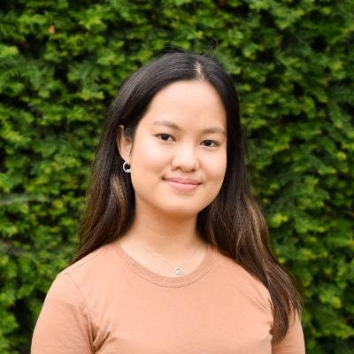 Professional Female seeks a single or double room Main Photo