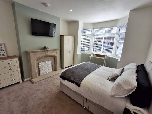  High End Studio Apartment - Furnished - Bills Inc Main Photo