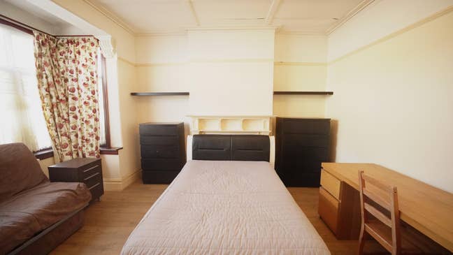 Part Furnished and Spacious Double Room available  Main Photo