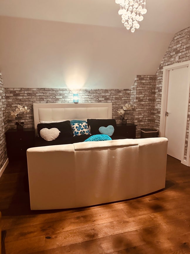 Large double room with own bathroom £825 Main Photo