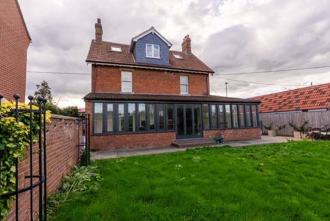 Fantastic rooms in an amazing character property! Main Photo